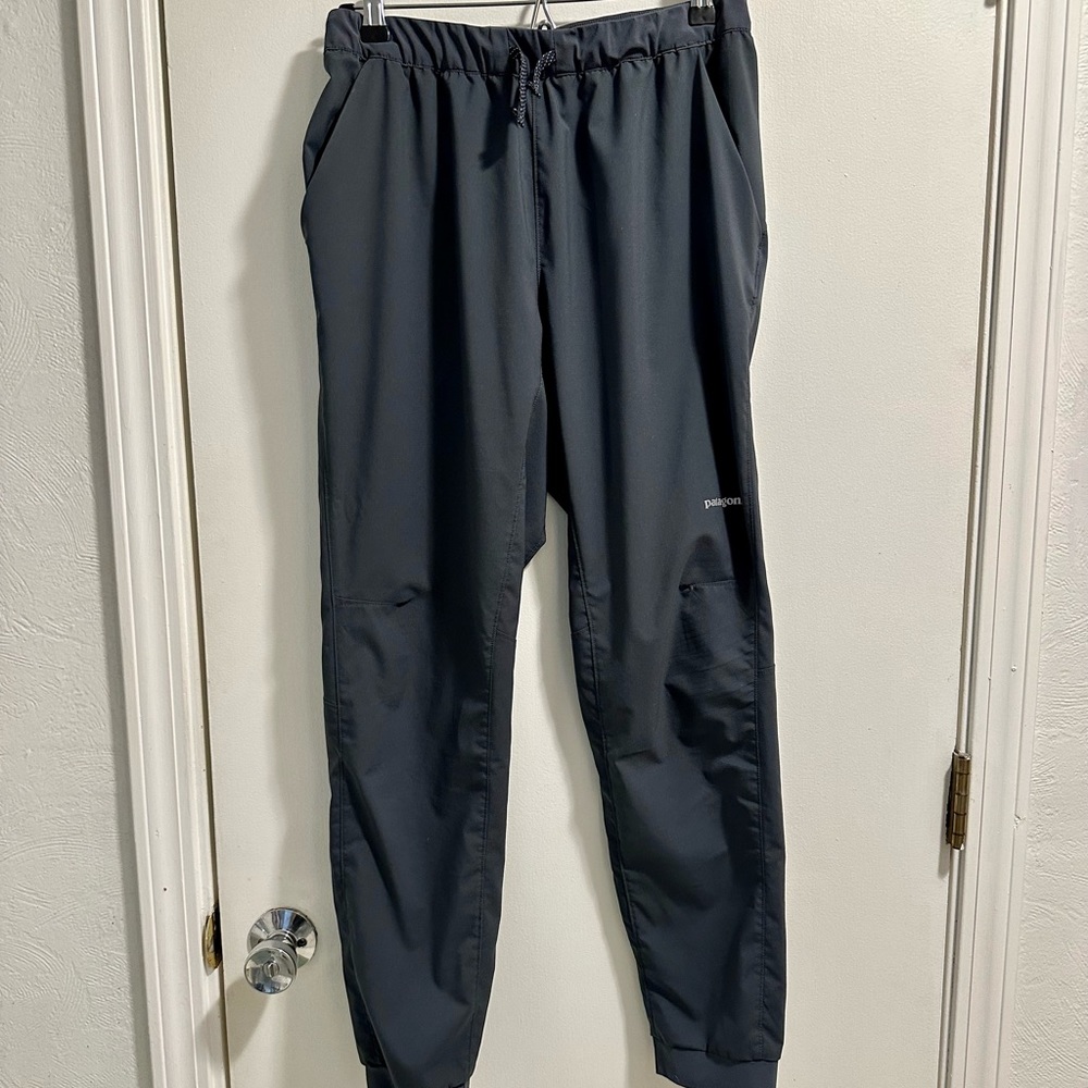 Patagonia men’s size S lightweight jogger style hiking pants